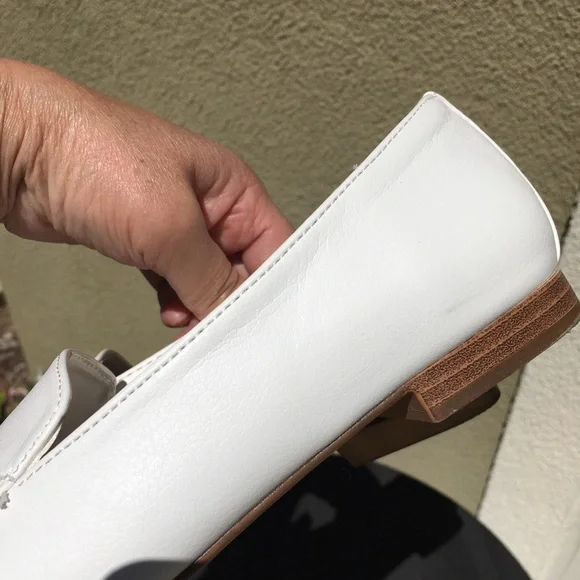 🌷🪷 Lovely white loafer flats. Only worn once on carpet for a few hours. - Picture 7 of 10